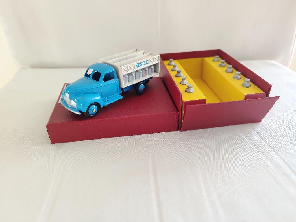 Camion Laitier Studebaker Dinky Toys 250 – Miniature Métal France