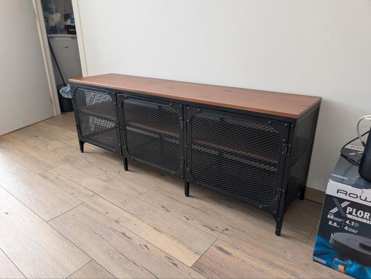 IKEA Fjallbo TV Meubel in uitstekende staat, Huis en Inrichting, Kasten | Dressoirs, Zo goed als nieuw, 100 tot 150 cm, 25 tot 50 cm