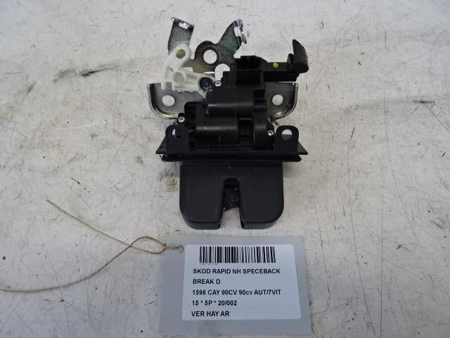 SERRURE COFFRE Skoda Rapid (01-2012/12-2019) (5E0827505), Utilisé, Skoda, Haillon arrière