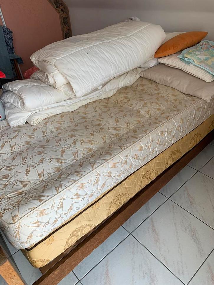 Matelas 140x 200cm bon état, Maison & Meubles, Chambre à coucher | Matelas & Sommiers, Utilisé, Matelas, 140 cm, 200 cm, Deux personnes
