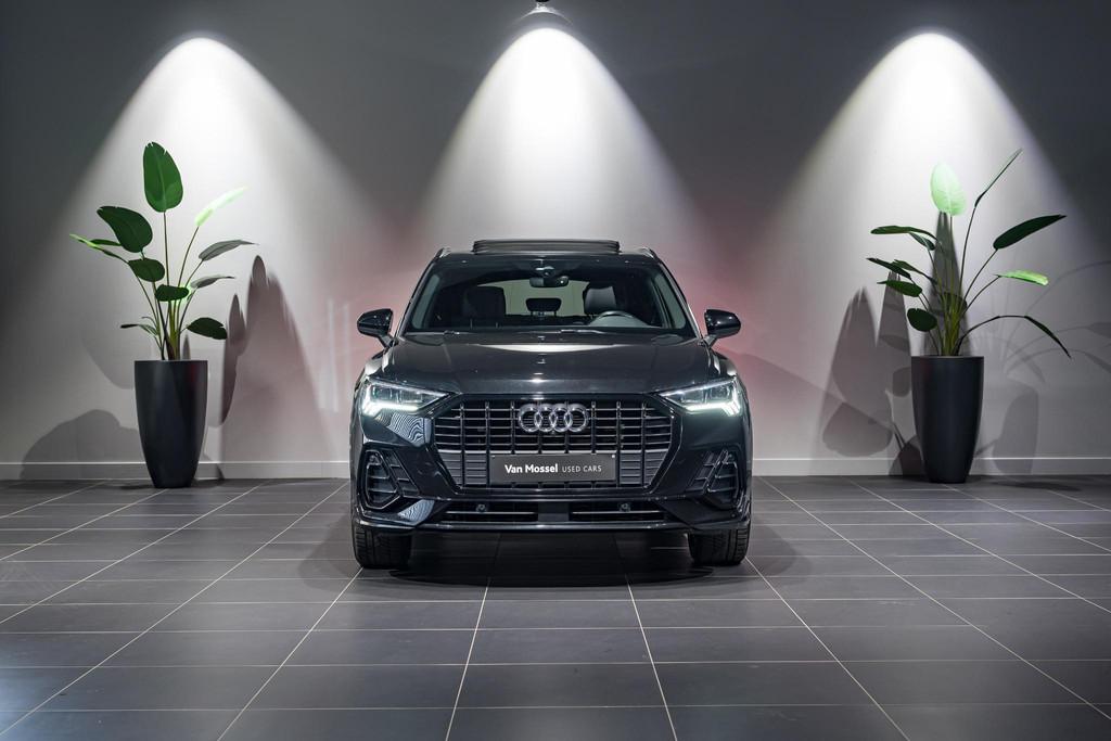 Audi Q3 45 TFSI e S tronic 3x S Line SHADOW LOOK | PANODAK |, Auto's, Stof, Gebruikt, 4 cilinders, Zwart
