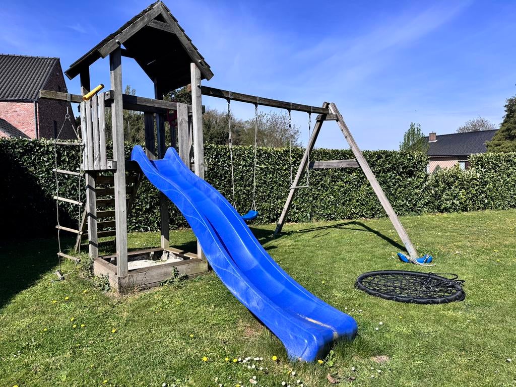 Houten speelhuis met glijbaan en diverse schommels., Ophalen, Gebruikt, Schommel
