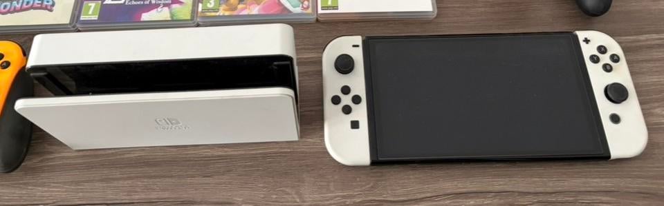 Nintendo Switch OLED + 2 controllers + oplader, Ophalen of Verzenden, Zo goed als nieuw