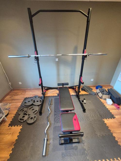Half rack, barbell, ez-curl bar en gewichten (50mm), Sport en Fitness, Fitnessmaterialen, Zo goed als nieuw, Fitnessbank, Armen