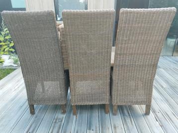 Set comfortabele stoelen met hoge rug, geweven rotan beschikbaar voor biedingen