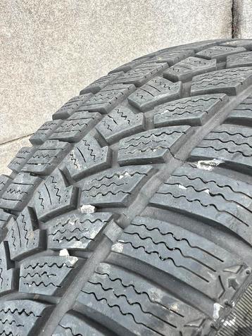 2 nouveaux pneus 205/55r17 beschikbaar voor biedingen