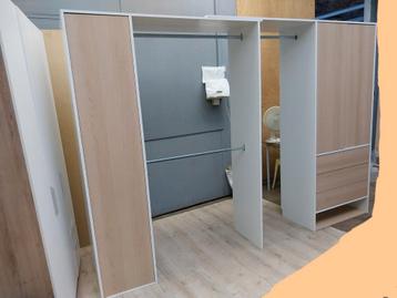 3 kleedkamers om binnen te komen (levering en hermontage mog beschikbaar voor biedingen