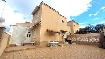 Duplex woning te koop met onderbouw in Torrevieja.... beschikbaar voor biedingen