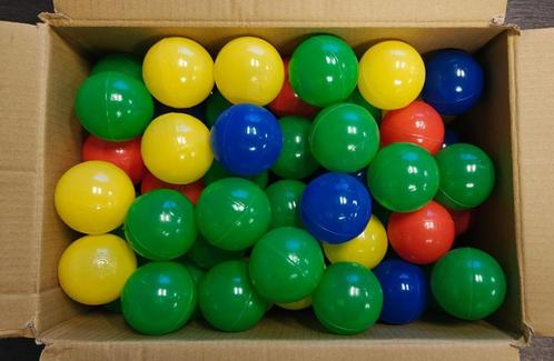 100 gekleurde plastic ballen 6cm (100 stuks per doos ), Zakelijke goederen, Stock en Retail | Partijen goederen, Speelgoed en Cadeaus