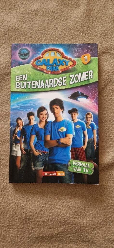 Galaxy Park - Een buitenaardse zomer, Boeken, Kinderboeken | Jeugd | 10 tot 12 jaar, Zo goed als nieuw, Fictie, Ophalen of Verzenden