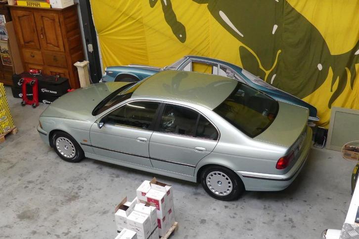 BMW 520i, Auto's, BMW, Bedrijf, Te koop, 5 Reeks, Radio, Benzine, Berline, 4 deurs, Handgeschakeld, Groen, Grijs, Stof, Achterwielaandrijving