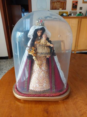 Maria onder stolp beschikbaar voor biedingen