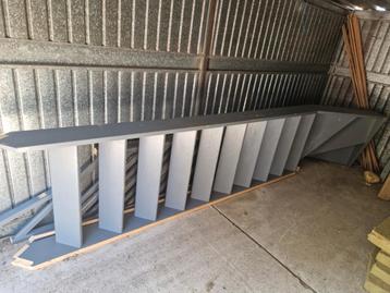 Houten trap beschikbaar voor biedingen