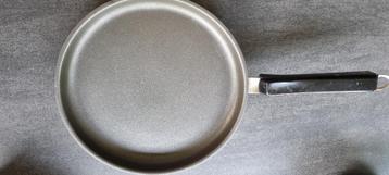 lagostina kleefpan met bijhorende/uitneembare antikleeflaag, Maison & Meubles, Cuisine | Casseroles & Poêles, Enlèvement, Comme neuf