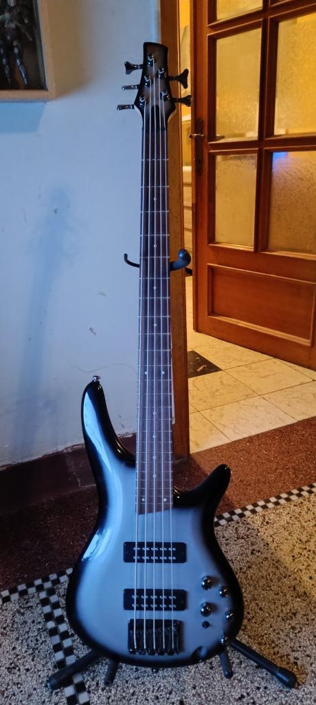 Basse Ibanez SR 305E, Muziek en Instrumenten, Snaarinstrumenten | Gitaren | Bas, Zo goed als nieuw, Elektrisch, 5-snarig, Ophalen