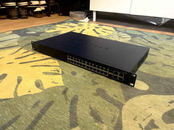 NETGEAR FS728TPv2 – 24-poorts PoE Netwerkswitch, Computers en Software, Netwerk switches, Gebruikt, Ophalen