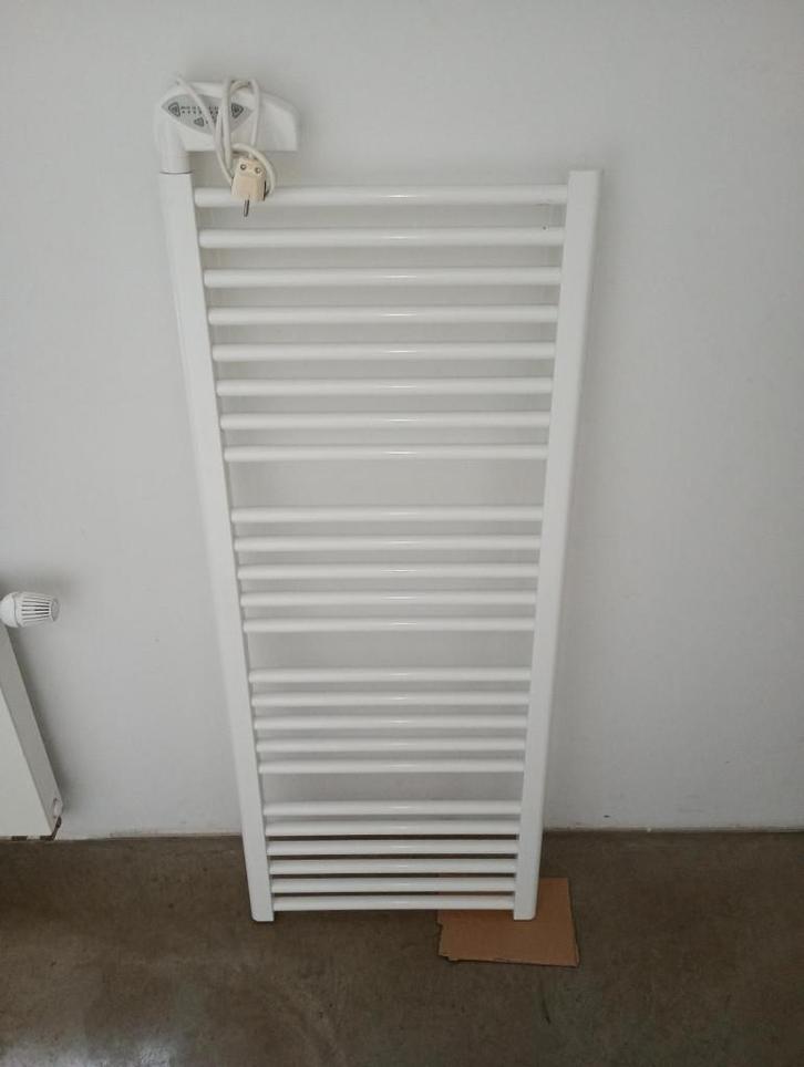 Radiateur sèche-serviette électrique RADSON Flores 750W, Bricolage & Construction, Chauffage & Radiateurs, Utilisé, Radiateur