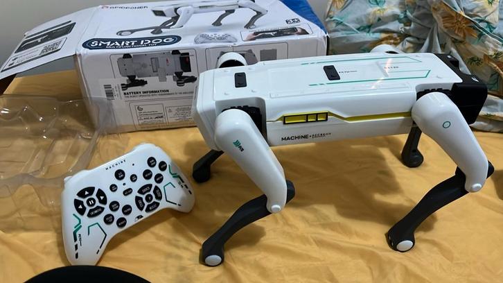 Chien robot interactif télécommandé + appli – Excellent état, Enfants & Bébés, Jouets | Extérieur | Jeu d'action, Envoi