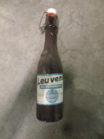 oude bierbakken uit jaren '60 beschikbaar voor biedingen