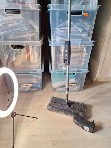 Petit aspirateur avec chargeur, Enlèvement, Utilisé, Aspirateur