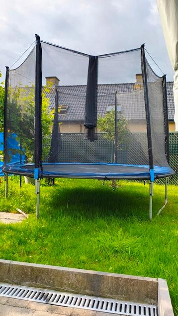 Trampoline 3 x 3m in heel goed staat beschikbaar voor biedingen