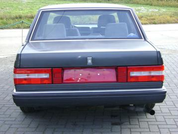 Volvo 740 90 -92 reflector tussen stuk voor berline.  beschikbaar voor biedingen