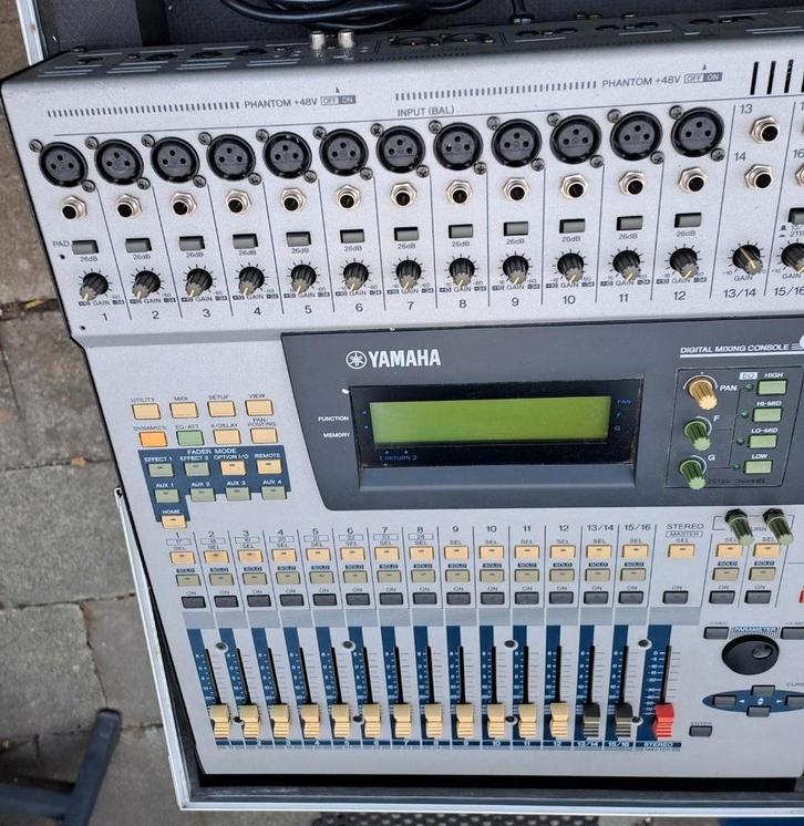 Yamaha O1V in Flightcase Te Koop, Muziek en Instrumenten, Mengpanelen, Gebruikt, 10 tot 20 kanalen, Microfooningang, Ophalen