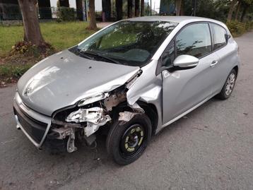 Peugeot 208 I 1.6 HDI BHW BH02 20ET31 te koop in onderdelen  beschikbaar voor biedingen