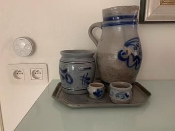 Antieke set beschikbaar voor biedingen