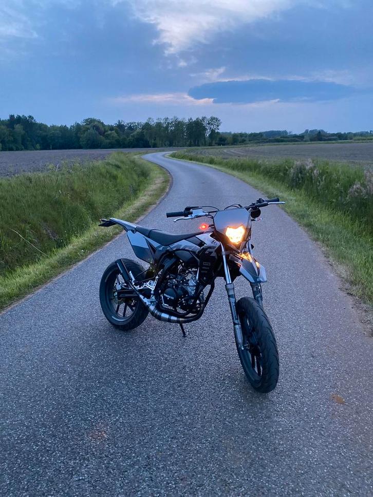 Sherco Blackmoon SM-R, Fietsen en Brommers, Brommers | Crossbrommers, Zo goed als nieuw, Ophalen