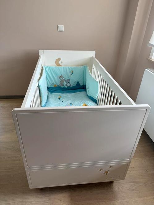 Lit (bebe) évolutif + armoires + Noukies poudre d’étoile, Kinderen en Baby's, Kinderkamer | Bedden, Zo goed als nieuw, Matras
