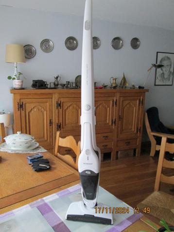 Aspirateur balais: 2 en 1. beschikbaar voor biedingen