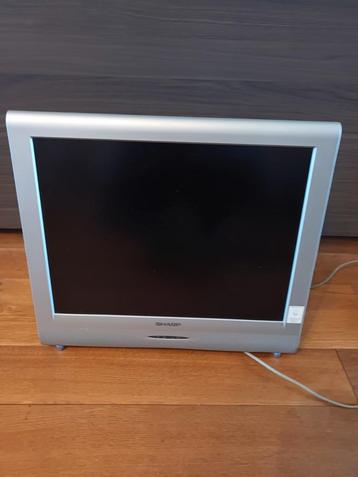 Kleine tv beschikbaar voor biedingen