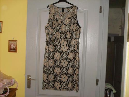 a vendre robe pour dame, Kleding | Dames, Jurken, Nieuw, Maat 46/48 (XL) of groter, Overige kleuren, Knielengte, Ophalen of Verzenden