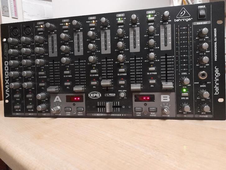 mengpaneel Behringer VMX 1000 USB te Ekeren, Muziek en Instrumenten, Mengpanelen, Zo goed als nieuw, 5 tot 10 kanalen, Microfooningang
