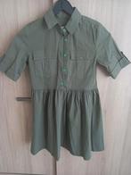 Kakigroen kleedje, Kinderen en Baby's, Kinderkleding | Maat 122, Ophalen, Meisje, Zo goed als nieuw, Jurk of Rok