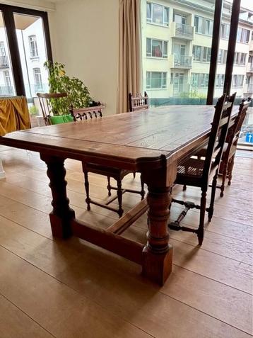 Rustieke eettafel met 6 stoelen beschikbaar voor biedingen