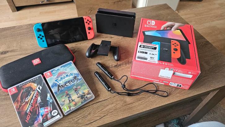 Nintendo switch OLED pakket, Consoles de jeu & Jeux vidéo, Consoles de jeu | Nintendo Switch, Comme neuf, Switch OLED, Avec 2 manettes