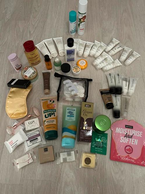 Grote beauty & verzorgingspakket, Handtassen en Accessoires, Uiterlijk | Gezichtsverzorging, Nieuw, Verzorging, Gehele gezicht
