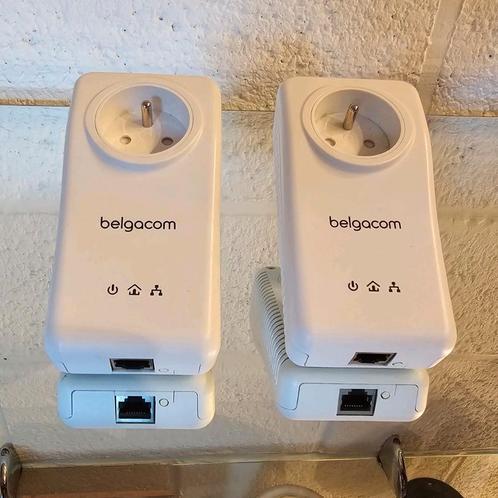 2 adaptateurs réseau Belgacom avec prise intégrée, Computers en Software, Powerlines, Zo goed als nieuw, Ophalen of Verzenden