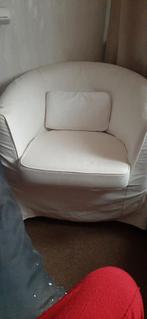 Rond wit zetelje, Enlèvement, Tissus