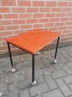 Vintage bijzettafel op wieltjes jaren 70, Huis en Inrichting, Ophalen of Verzenden, Gebruikt