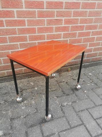 Vintage bijzettafel op wieltjes jaren 70, Ophalen of Verzenden, Gebruikt
