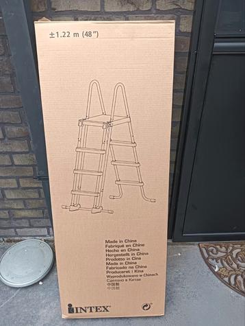 Échelle Intex 1,22 m, Enlèvement, Neuf
