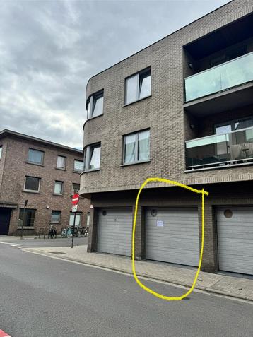 Garagebox te huur met automatisch poort beschikbaar voor biedingen