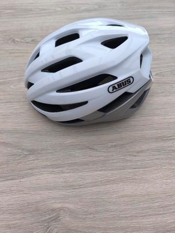 Fietshelm Abus beschikbaar voor biedingen