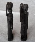 Twee kleine Afrikaanse houten beeldjes Hoogte : 15 cm, Ophalen