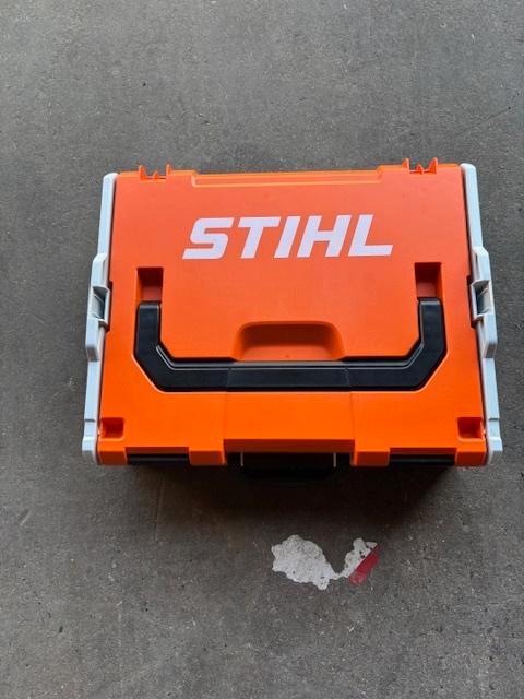Stihl accu box met snellader AL500 en 2x AP300S accu, Jardin & Terrasse, Taille-haies, Comme neuf, Batterie, Enlèvement