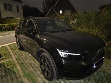 Privéchauffeur – Luxe Volvo XC40 Black Edition beschikbaar voor biedingen