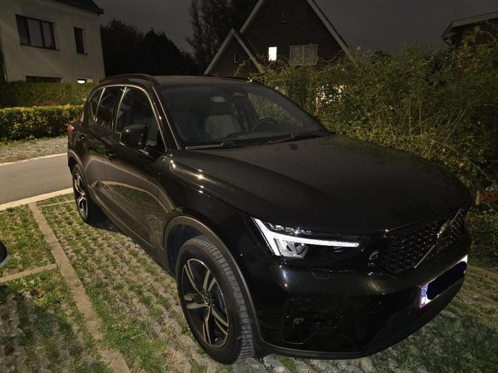 Privéchauffeur – Luxe Volvo XC40 Black Edition, Diensten en Vakmensen, Koeriers, Chauffeurs en Taxi's, Chauffeursdiensten, Groepsvervoer